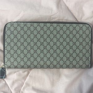 🛑SOLD🛑 G G Monogram Zip Wallet